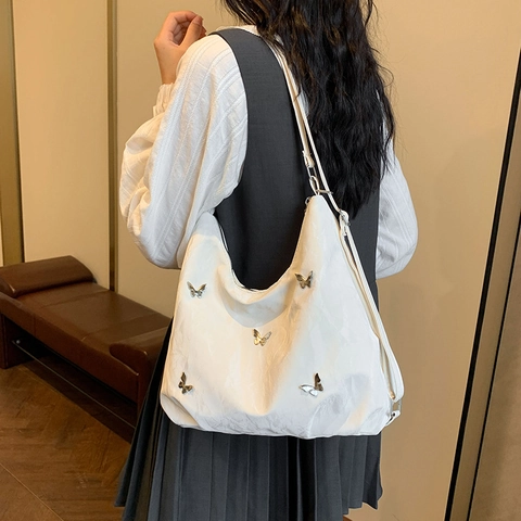 Sac à Épaule Femme Grande Capacité en Cuir PU Plissé Charme Papillon Sac à Dos Tendance Hobo Avec Pendentif Nuage
