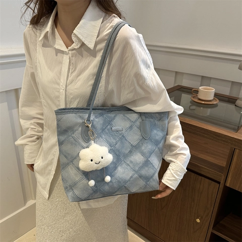 Nuova Moda Donna PU Trapuntata a Rombi Borsa Tote Grande Capacità Casual Borsa a Spalla Per Lavoro Viaggi Quotidiano Con Ciondolo Peluche Nuvola