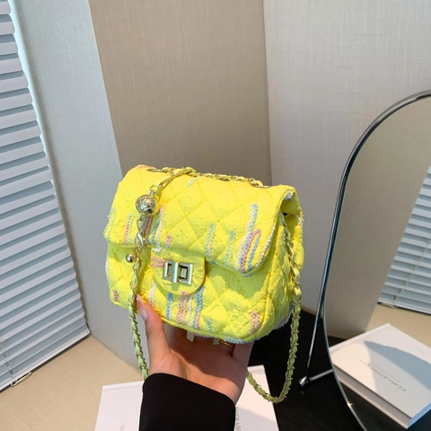 Bolso de Hombro Acolchado de Moda para Mujer con Rayas de Colores Patrón de Diamantes Bolso de Lona con Cadena Dorada