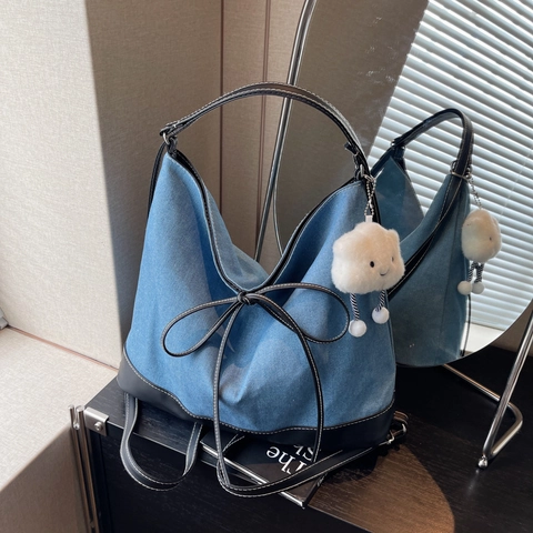 Sac à Dos Femme Grande Capacité en Toile Denim Patchwork Avec Noeud Mode Sac Fourre-tout Multi-usage Avec Pendentif Nuage