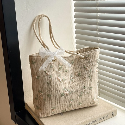 Sommer Damen Stroh Gewebte Tote Bag Blumen Stickerei Spitze Schleife Große Kapazität Schultertasche Strand Handtasche