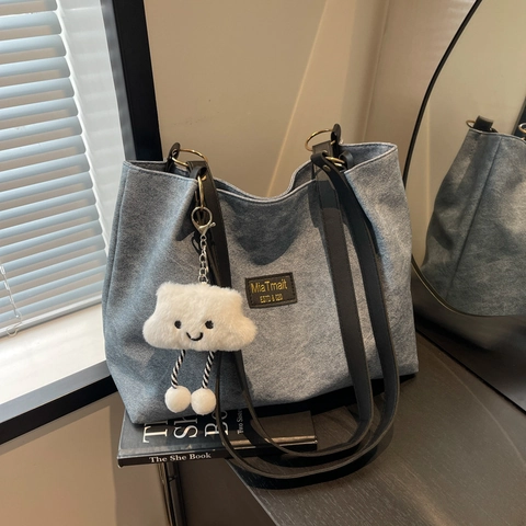 Damen Große Kapazität PU Leder Tote Bag Mit Plüsch Wolke Anhänger Trendy Pendler Schultertasche Für Den Täglichen Gebrauch Mode Handtasche