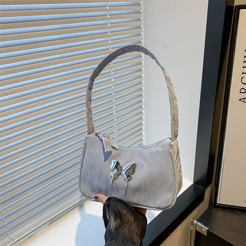Bolso de Axila Plisado Elegante para Mujer Color Sólido Cuero PU Bolso de Hombro Con Adorno de Mariposa Metálica Moda Y2K