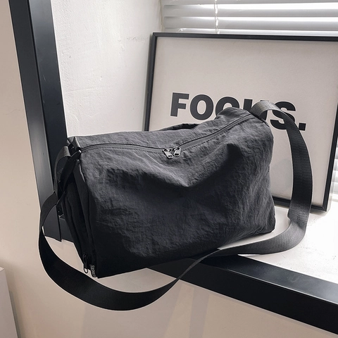 Sac à Épaule Grande Capacité en Nylon Froissé pour Femme Sac Bandoulière Décontracté avec Large Sangle Réglable Sac Carré Mode