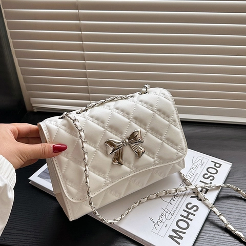 Sac à Épaule Matelassé en Cuir PU pour Femmes Avec Décoration de Nœud Argenté Chaîne en Métal Sac Bandoulière Mode Urbaine Quotidienne