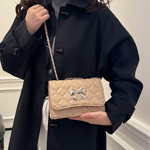 Sac à Épaule Matelassé en Cuir PU pour Femmes Avec Décoration de Nœud Argenté Chaîne en Métal Sac Bandoulière Mode Urbaine Quotidienne