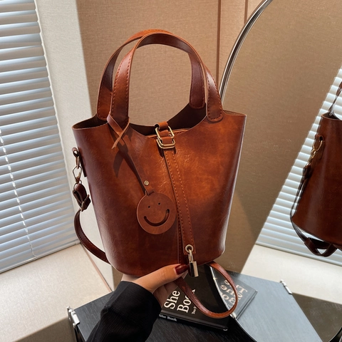 Borsa a Secchiello in Pelle PU Vintage da Donna Con Ciondolo Faccina e Lucchetto in Metallo Borsa a Tracolla Casual