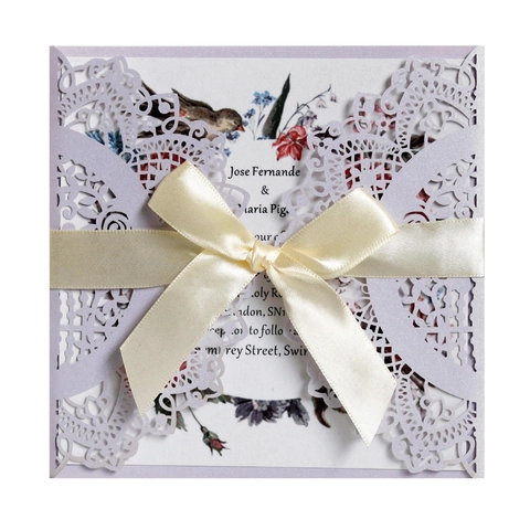 Eleganti Biglietti d'Invito per Matrimonio Tagliati al Laser Carta Perlata Floreale con Fiocco in Satin per Celebrazioni