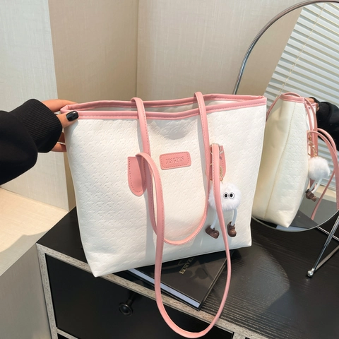 Grand Sac Fourre-Tout en Cuir PU pour Femmes Sac à Épaule Géométrique Gaufré Sac à Main Décontracté avec Pendentif
