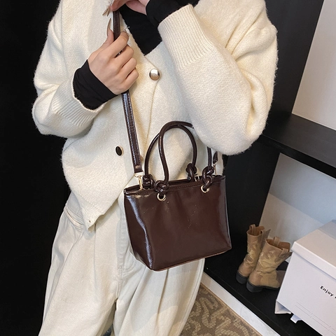 Glänzende PU Leder Eimertasche Für Damen Retro Knoten Griff Umhängetasche Trendy Winter Minimalistische Handtasche Täglich Pendeln