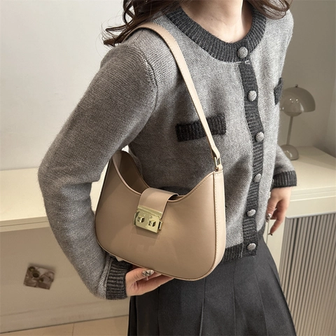 Bolso de Axila de Media Luna con Diseño de Nicho para Mujer Moda Retro de Cuero PU Bolso de Hombro Color Sólido Hobo Hebilla Dorada