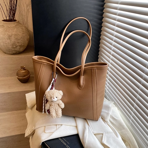 Women Korean Style PU Leather Lychee Texture Tote Bag Large Capacity Commuter Shoulder Bag With Bear Pendant Decoration