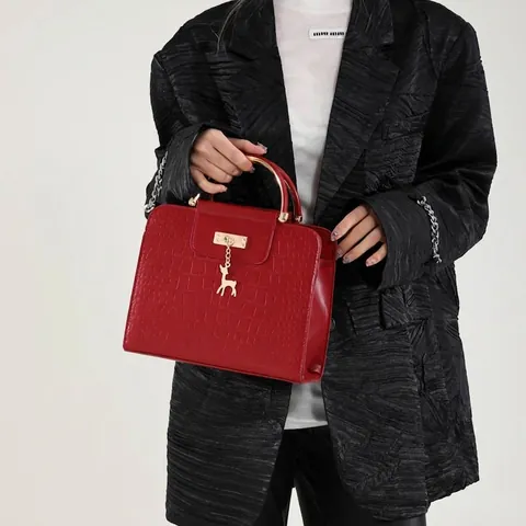 Sac Bandoulière Vintage en Cuir PU Gaufré Crocodile avec Poignée Dorée et Pendentif Cerf Sac à Main Élégant pour Femme