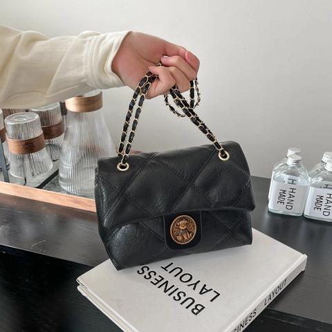 Luxury Quilted Crossbody Bag For Women Vintage PU Leather Chain Shoulder Bag With Metal Bear Lock Small Square Commuting Bag