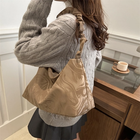 Borsa a Spalla con Stampa Marmo Grande Capacità per Donna Manico Increspato Borsa Sottobraccio Stile Coreano Hobo Bag Elegante