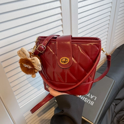 Women Fashion Quilted Rhombic PU Leather Bucket Bag Korean Crossbody Bag With Metallic Twist Lock And Plush Monster Charm