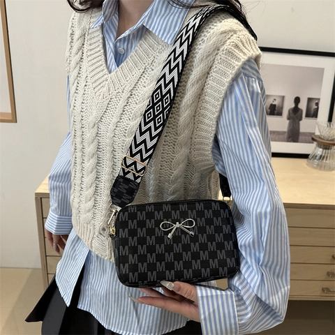 Women's Vintage M Letter Monogram Crossbody Camera Bag With Bow Metal Buckle Wide Geometric Shoulder Strap Square Purse