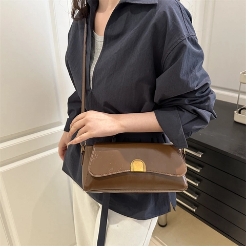 Borsa a Tracolla Sottobraccio Donna di Moda Design di Nicchia Pelle PU Borsa a Tracolla di Lusso Piccola Borsa Quadrata con Patta Fibbia in Metallo Oro