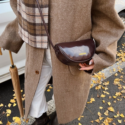 Sac Bandoulière Demi-Lune en Cuir PU Vintage Pour Femmes Poignée Tressée Mode Lettres Petit Sac Épaule