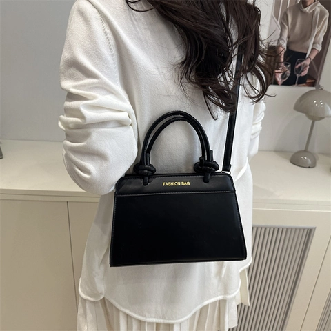 Dames Koreaanse Mode Zadeltas Synthetisch Leer Canvas Splicing Handtas Straat Trendy Knoop Handvat Crossbodytas Fashion Bag
