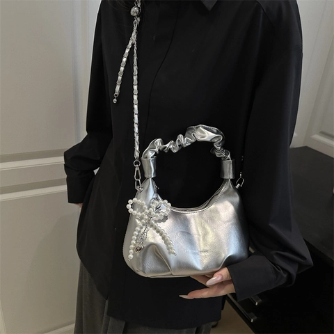 Sac Hobo Nuage en Cuir PU pour Femmes Avec Poignée Froncée Pendentif Coeur Noeud en Perles Artificielles Sac Bandoulière