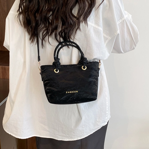 Damen Plissee PU Leder Beuteltasche Urban Minimalistisch Knotengriff Umhängetasche Mode Buchstaben Handtasche Schultertasche