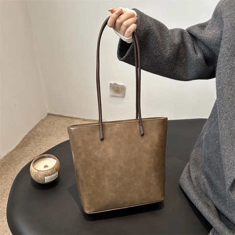 Women Retro PU Leather Tote Bag Large Capacity Minimalist Shoulder Bag Chic Commuting Handbag Solid Color Elegant Purse
