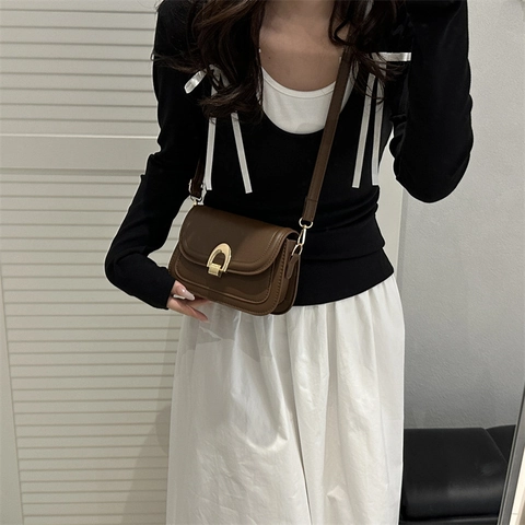 Women Vintage PU Leather Saddle Crossbody Bag With Golden Horseshoe Buckle Adjustable Shoulder Strap Casual Small Square Flap Bag