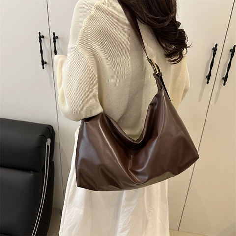 Minimalist Large Capacity PU Leather Crossbody Hobo Bag For Women Simple Retro Commuter Shoulder Bag With Adjustable Strap