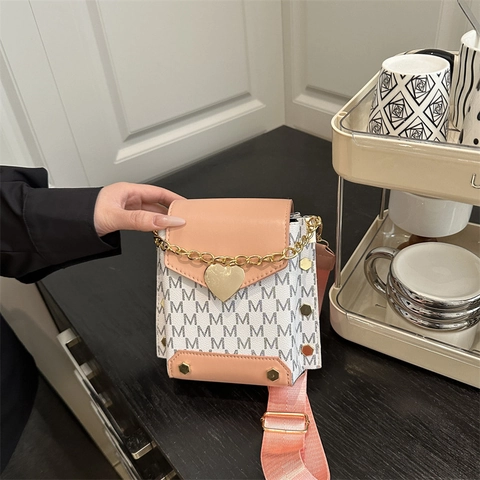 Women Retro M Letter Print Crossbody Bag Heart Metal Buckle PU Leather Small Square Mobile Phone Purse With Wide Strap