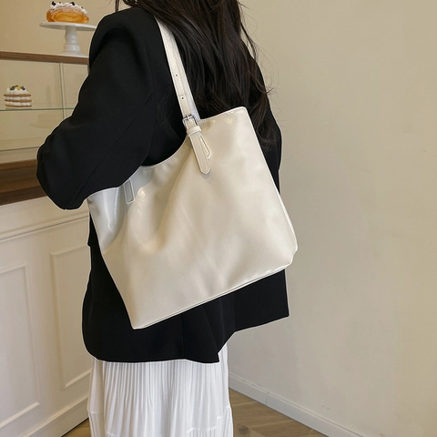 Borsa Tote Vintage in Morbida Pelle PU Grande Capacità Lucida Minimalista Borsa a Spalla Donna Urbana Semplice Pendolare Ufficio