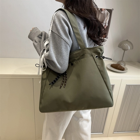 Women Large Capacity Nylon Tote Bag Urban Minimalist Drawstring Shoulder Bag Durable Commuting Travel Handbag With Charm