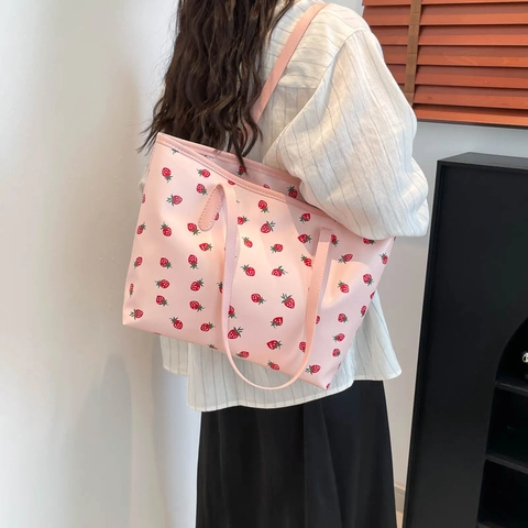 Borsa Tote in Pelle PU Stampata da Donna Grande Capacità Borsa a Spalla Fresca Urbana per Lavoro Quotidiano Motivo Ciliegia Cuore Fiocco Fragola