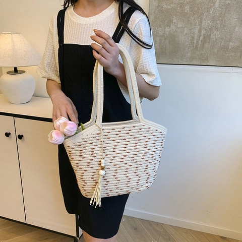 Women Large Capacity Woven Straw Tote Bag Polka Dot Shoulder Bag With Tassel Wood Beads Vacation Beach Handheld Bucket Bag