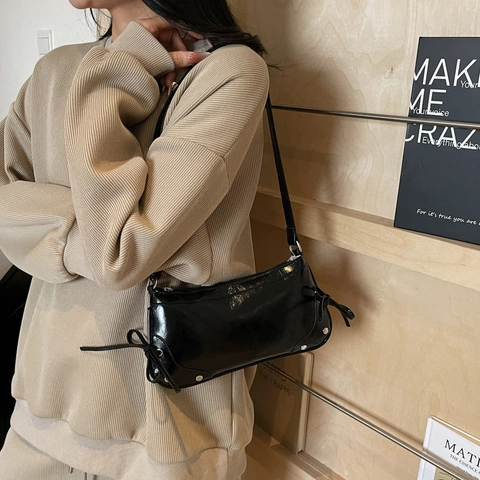 Trendige Y2K Stil Lackleder Unterarmtasche Mit Schleife Und Nieten Vielseitige Commuter Schulter Tote Tasche Für Alltag
