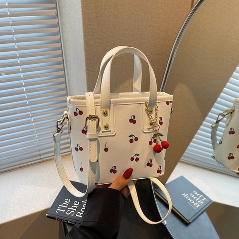 Bedruckte PU Leder Umhängetasche Mit Kirschmuster Für Damen Süße Retro Mini Eimertasche Mit Tragegriff Und Abnehmbarem Riemen