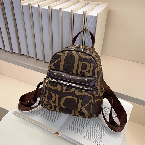Mini Mochila de Moda para Mujer Estampado de Letras Retro Bolso de Hombro de Cuero PU Con Remaches y Cremallera Dorada