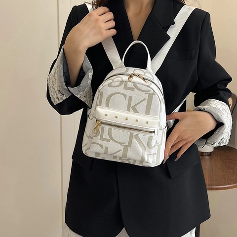 Mini Mochila de Moda para Mujer Estampado de Letras Retro Bolso de Hombro de Cuero PU Con Remaches y Cremallera Dorada