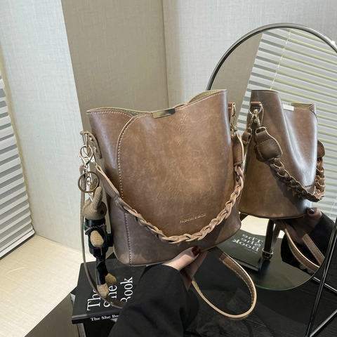Vintage PU Leather Bucket Bag For Women Retro Woven Handle Shoulder Bag With Plush Rabbit Pendant Versatile Crossbody Bag