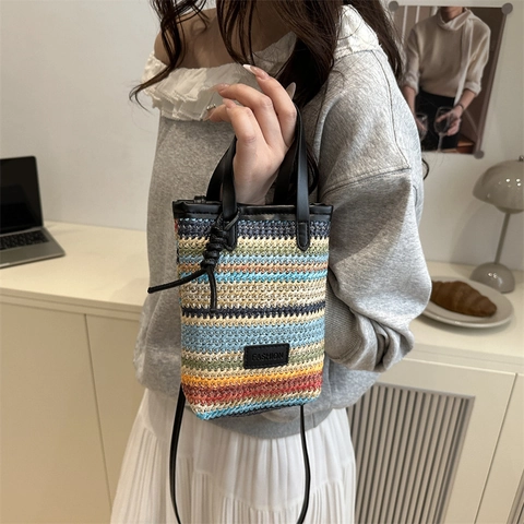 Bolsa De Teléfono Para Mujer De Paja Tejida Con Rayas Arcoíris Mini Bandouliera Con Asa De Piel Sintética Para Vacaciones