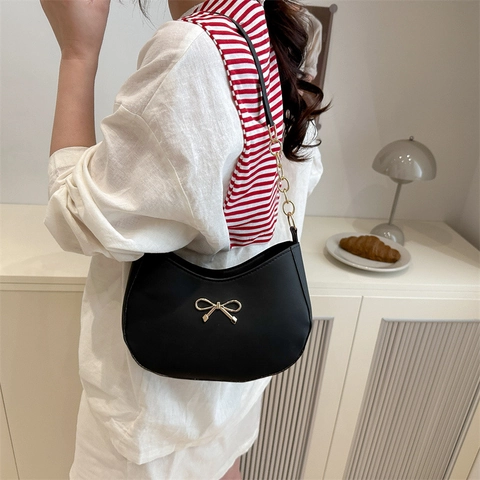 Französischer Stil Damen Schleife Halbmond Hobo Tasche PU Leder Unterarm Schultertasche Mit Goldener Kette Elegante Alltagstasche