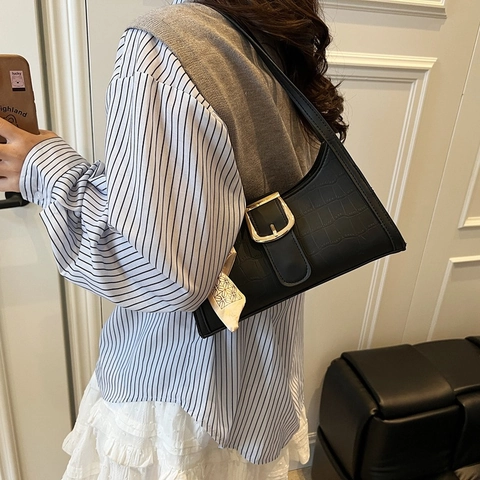 Sac Sous le Bras en Cuir PU à Motif Crocodile pour Femme Sac à Épaule Rétro à Boucle en Métal Doré avec Décoration de Foulard