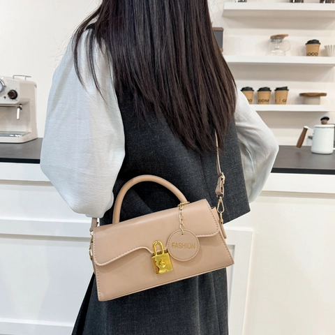 Vintage Women PU Leather Crossbody Bag Fashion Small Square Shoulder Bag With Gold Lock And Circular Tag Daily Commute Bag