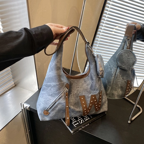 Borsa Tote da Donna in Pelle PU di Grande Capacità Con Patch Lettera a Rivetti Portamonete Rotondo Borsa a Spalla Casual