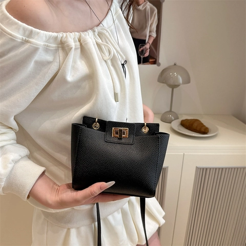Vintage Kiesel PU Leder Kleine Quadratische Umhängetasche Für Damen Trendy Verschluss Schulter Messenger Bag Täglich Dinner Bag