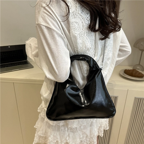 Borsa a Tracolla Geometrica in PU Lucido da Donna Borsa a Mano Triangolare Minimalista Con Tracolla a Catena Argento Borsa Giornaliera