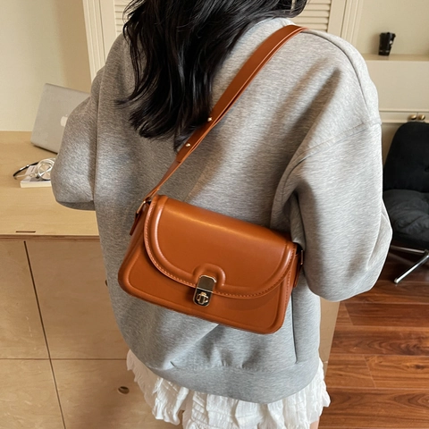 Vintage PU Leder Kleine Quadratische Umhängetasche Für Damen Retro Schultertasche Mit Metallverschluss Verstellbarem Nietengurt Alltagstasche