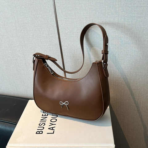 Borsa Sottobraccio in Pelle PU Minimalista da Donna Forma a Mezzaluna Fiocco Argento Decorazione Metallo Borsa a Tracolla Hobo
