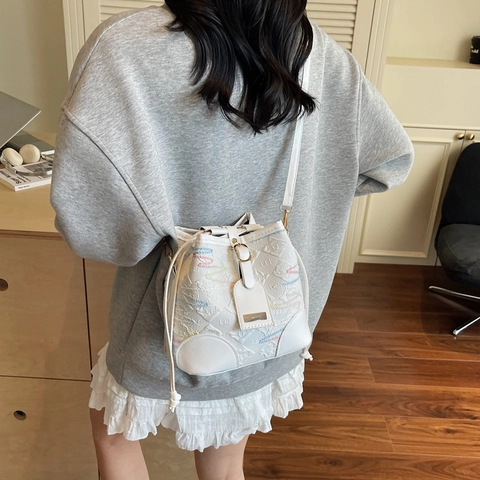 Damen Bestickte Eimertasche Mode Kordelzug Umhängetasche Lässige Tägliche Schulterhandtasche Mit Wellenmuster Künstlerisches Design