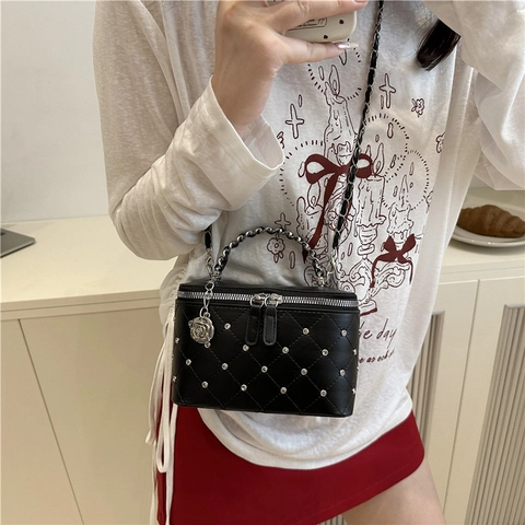 Elegant Quilted Crossbody Vanity Bag For Women PU Leather Rivet Chain Strap Small Square Box Purse With Flower Pendant